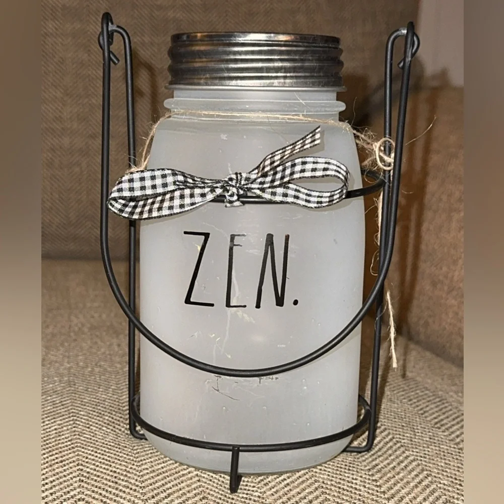 RAE DUNN MASON JAR IN CARRIER LIGHTED 